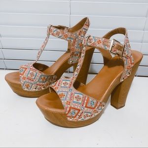 Gianni Bini Boho Embroidered Platform Sandals 9.5